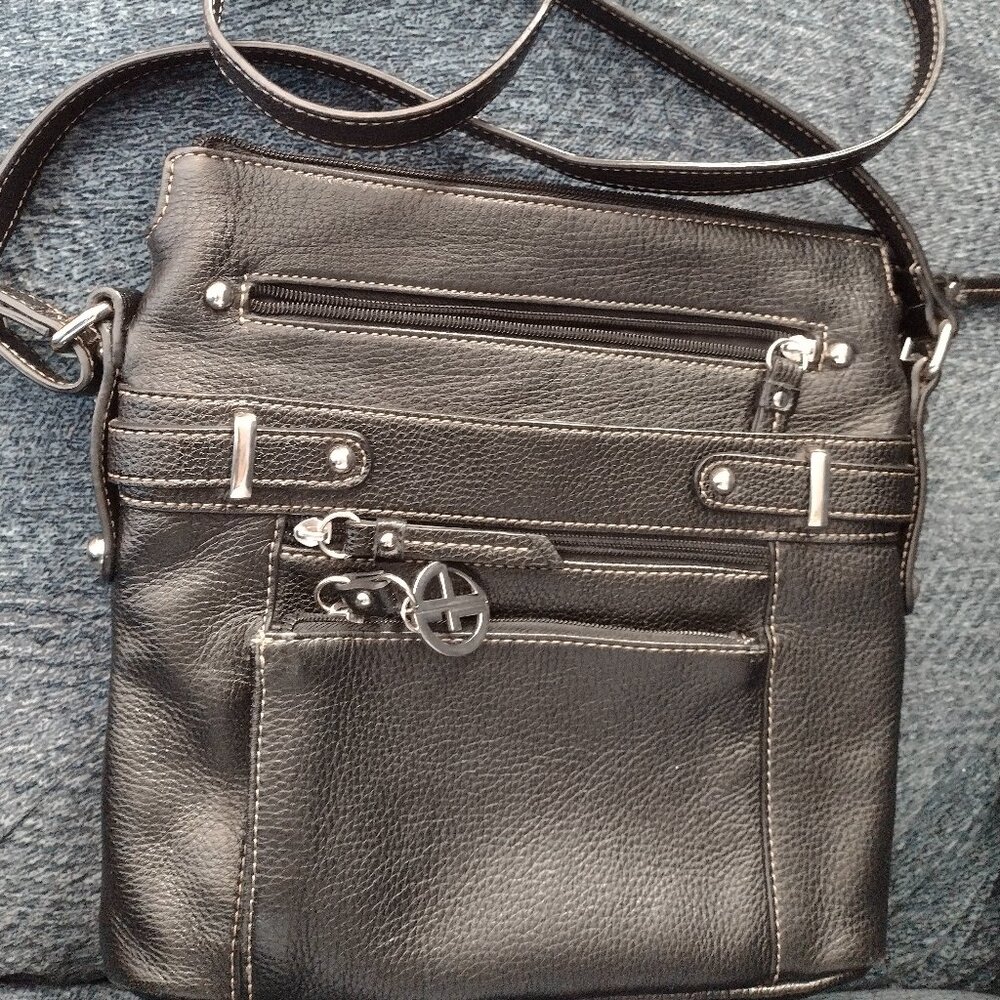 Like new Giani Bernini Crossbody Black Leather Purse